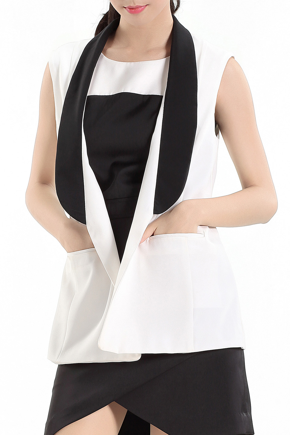Colour-blocked Sleeveless Blazer